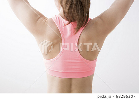 女性の背中の筋肉の写真素材
