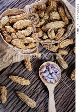Peanuts on wood background Peanuts on wood background 68296881