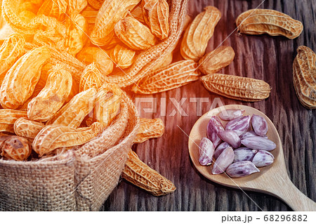 Peanuts on wood background 68296882