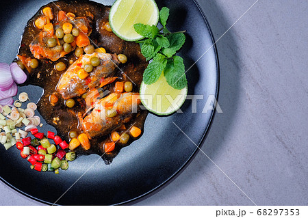 Spicy Canned Sardine Salad (Yum Pla Ka-Pong) 68297353