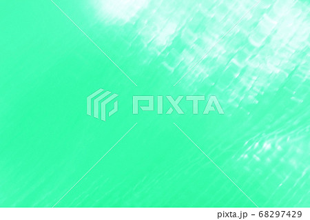 緑色系の抽象的背景素材　メッシュのベール　幻想的な 68297429