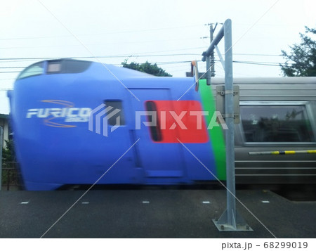 利別駅を通過する特急おおぞら 68299019