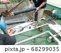 配管補修する設備業者 68299035