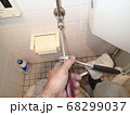 配管補修する設備業者 68299037