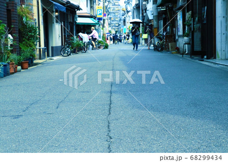 下町の風景　中崎町 68299434