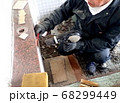 配管補修する設備業者 68299449