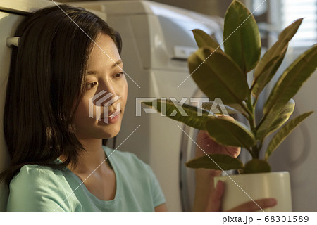 Woman lifestyle sunset 68301589