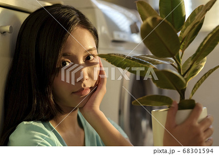 Woman lifestyle sunset 68301594