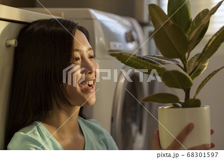 Woman lifestyle sunset 68301597