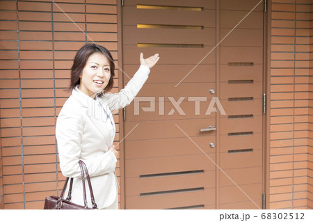 物件を紹介するOL 68302512