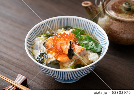 鮭とイクラの茶漬け 68302976
