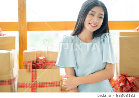 woman on the birthday party woman on the birthday party 68303132