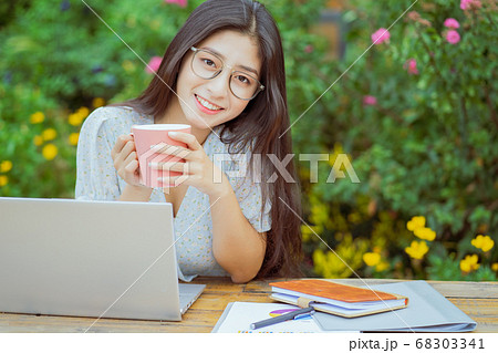 the woman is working in the garden 68303341