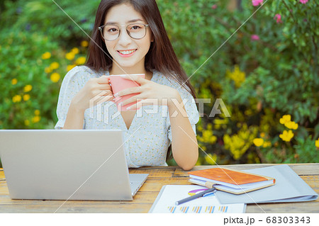 the woman is working in the garden 68303343