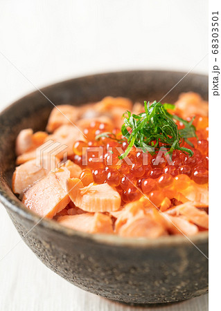 鮭いくら丼 68303501