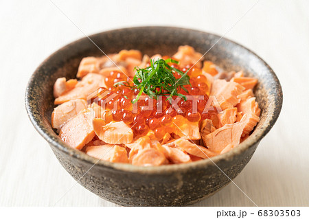 鮭いくら丼の写真素材