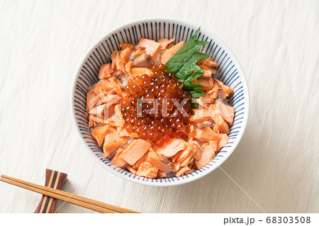 鮭いくら丼の写真素材
