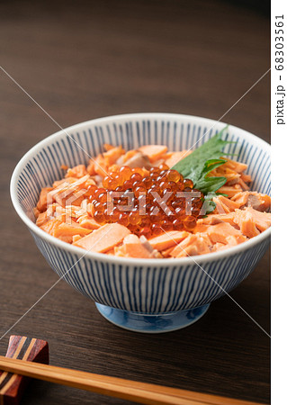 鮭いくら丼 68303561