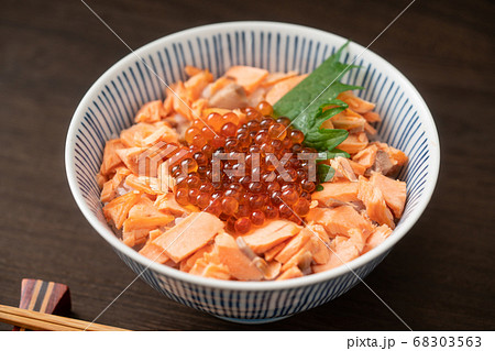 鮭いくら丼 鮭いくら丼 68303563