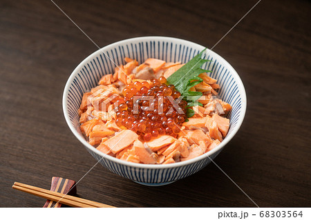 鮭いくら丼 鮭いくら丼 68303564