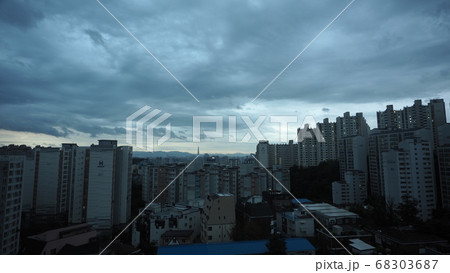 アパート マンション 夏空 68303687