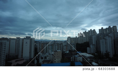 アパート マンション 夏空 68303688