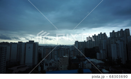アパート マンション 夏空 68303690