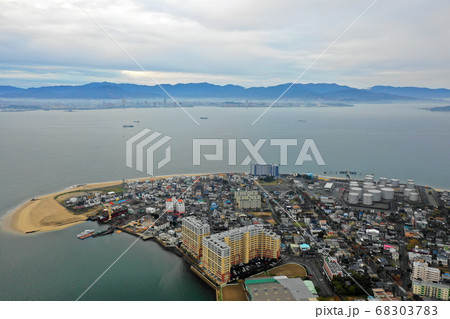 夜明け前の志賀島の海の上空から 夜明け前の志賀島の海の上空から 68303783