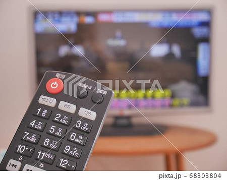 テレビとリモコン テレビとリモコン 68303804