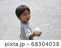野球と幼児（ボール投げ） 68304038