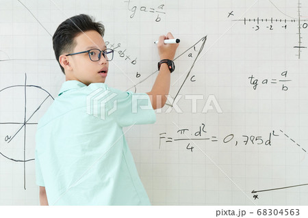Schoolboy solving geometry task 68304563
