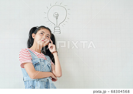 Teenage girl having idea 68304568