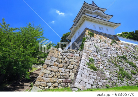 明石城跡の坤櫓「日本百名城」「日本さくら名所100選」 68305770