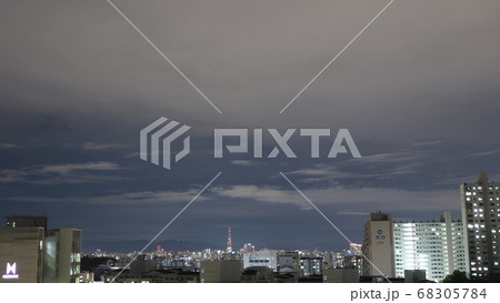 夏空 夜空 アパート 68305784