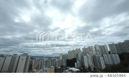 アパート マンション 夏空 68305964