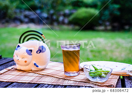 夏の夕涼み　ビール 68306472