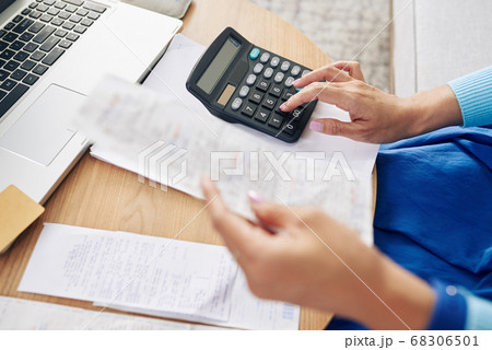 Housewife doing home accountig 68306501