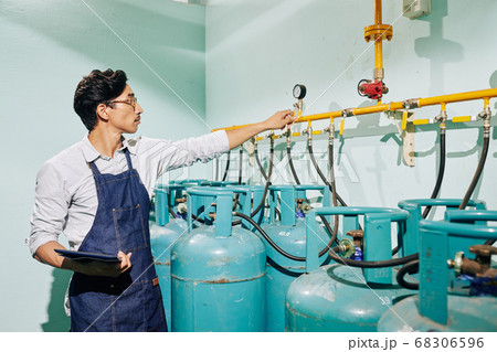 Controlling gas pressure 68306596