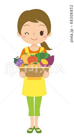 おいしそうな野菜や果物を持っているお母さん　さつまいも　かぼちゃ　りんご　梨 ぶどう 柿 イラスト 68306852