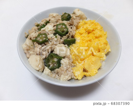 オクラと豆腐入りの丼物 68307390