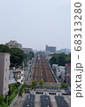 まっすぐ伸びる線路 68313280