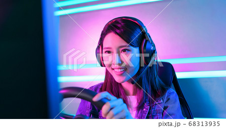 cybersport gamer play car racing cybersport gamer play car racing 68313935