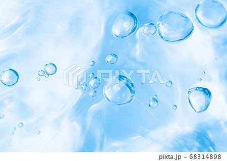 水の泡・水面・水中・水の素材。健康や医療、環境やライフスタイル、飲料のイメージ。  68314898