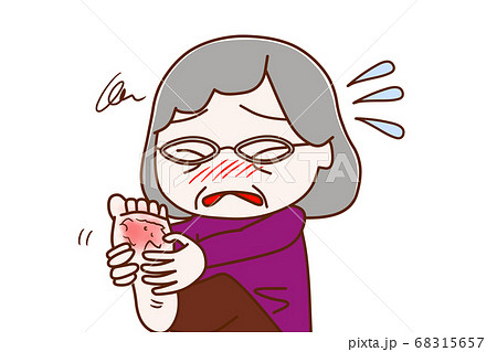 水虫で痒くて辛い高齢の女性 68315657