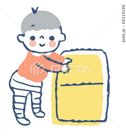 つかまり立ちをする赤ちゃん 68319286