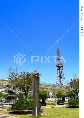 名古屋市、水の宇宙船とテレビ塔の風景 名古屋市、水の宇宙船とテレビ塔の風景 68319401