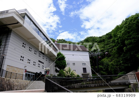 神戸布引ハーブ園へ向かうロープウェイの駅「山麓駅」 神戸布引ハーブ園へ向かうロープウェイの駅「山麓駅」 68319909