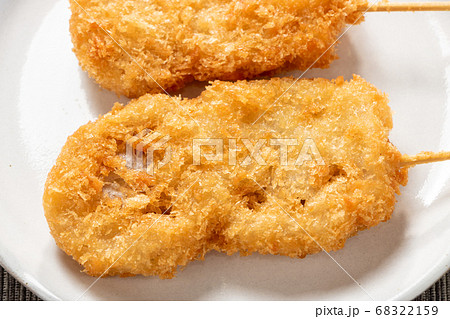 串カツ(串揚げ)。レンコン。 串カツ(串揚げ)。レンコン。 68322159