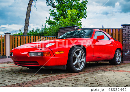 Porsche 928 - Luxury Grand Tourer Produced by Porsche AG 68322442