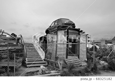 rusty car junkyard rusty car junkyard 68325182